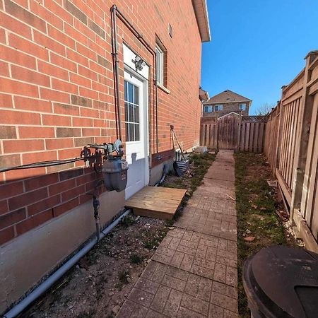 Wonderland Apartment - 6 Min By Walking Vaughan Exterior foto